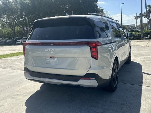 New 2026 Kia Carnival EX FWD image 6
