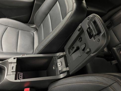 Used 2023 Chevrolet Equinox LT FWD image 32