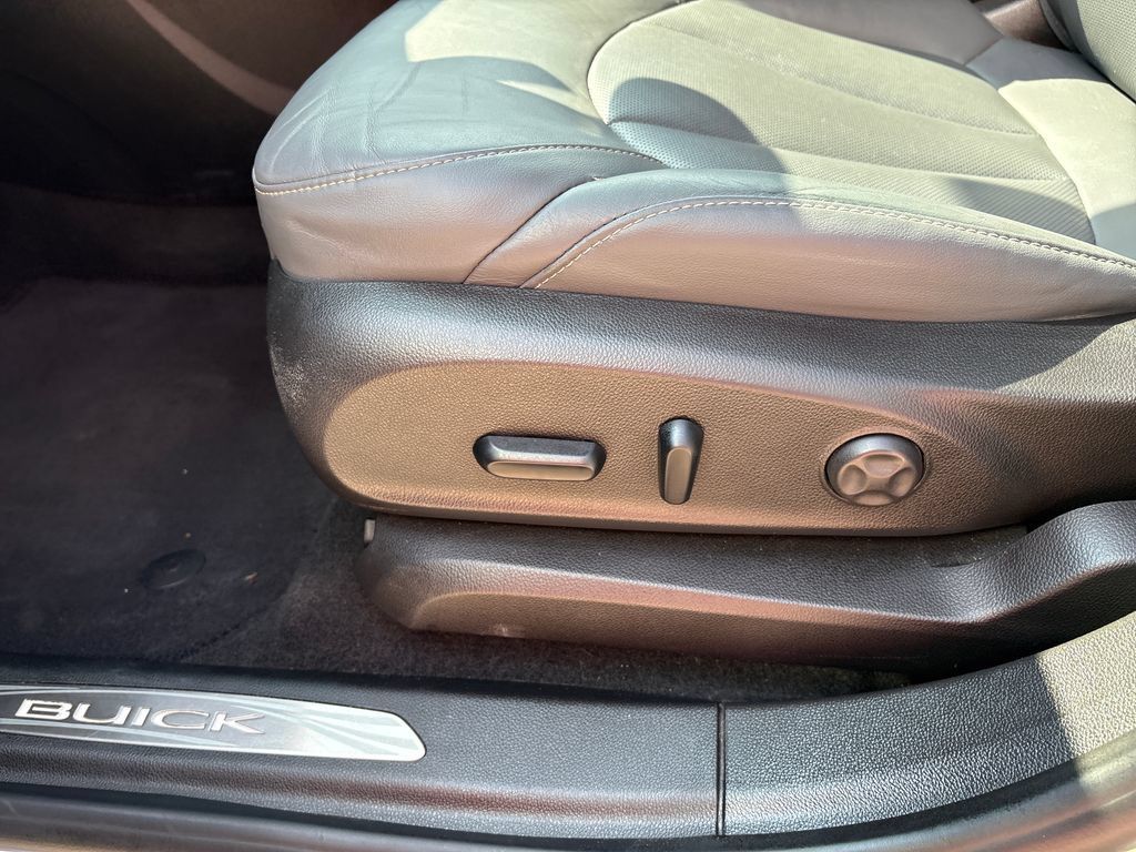Used 2019 Buick Envision Essence w/ LPO, Interior Luxury Package FWD image 37