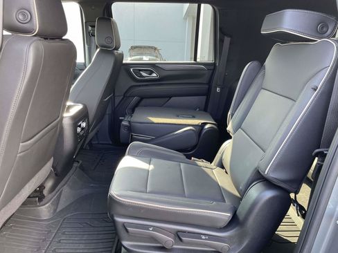 Certified 2024 GMC Yukon XL SLT w/ SLT Luxury Package AWD/4WD image 14