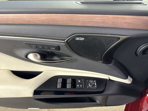 Certified 2025 Lexus ES 300h Ultra Luxury image 23