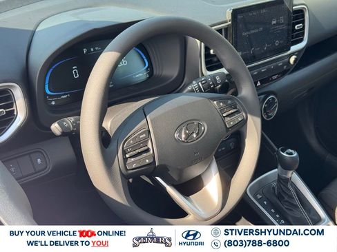 Certified 2025 Hyundai Venue SE image 16