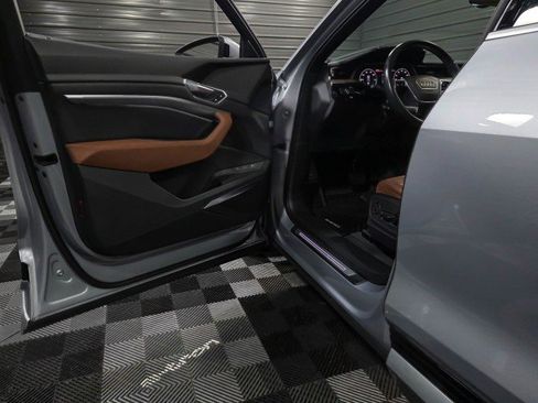 Used 2022 Audi e-tron Premium Plus image 35