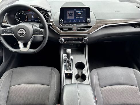 Used 2025 Nissan Altima 2.5 SV FWD image 16