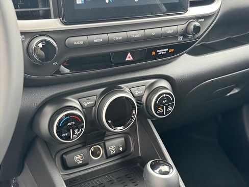 Used 2026 Hyundai Venue SEL FWD image 18