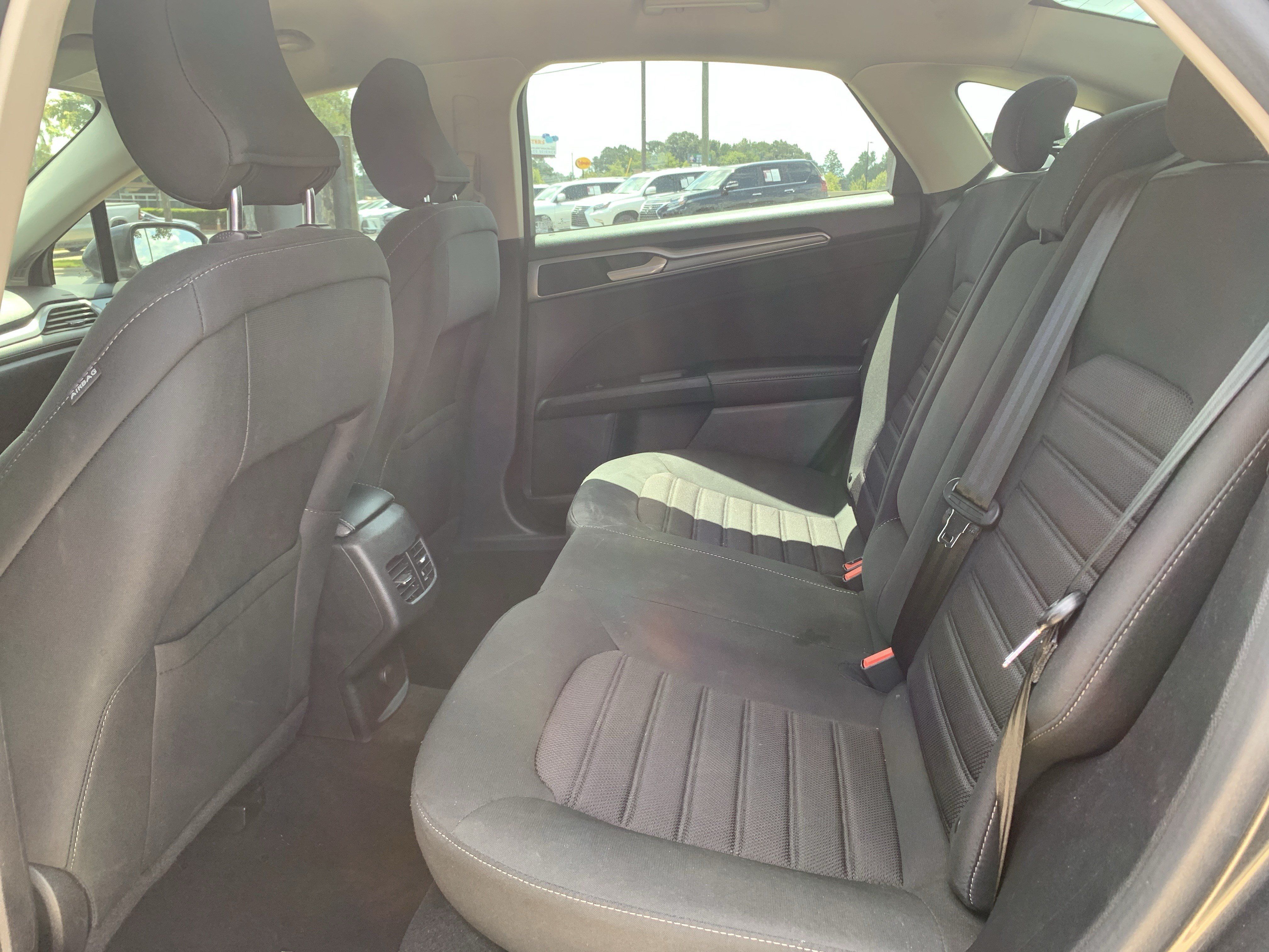 Used 2019 Ford Fusion SE FWD image 31