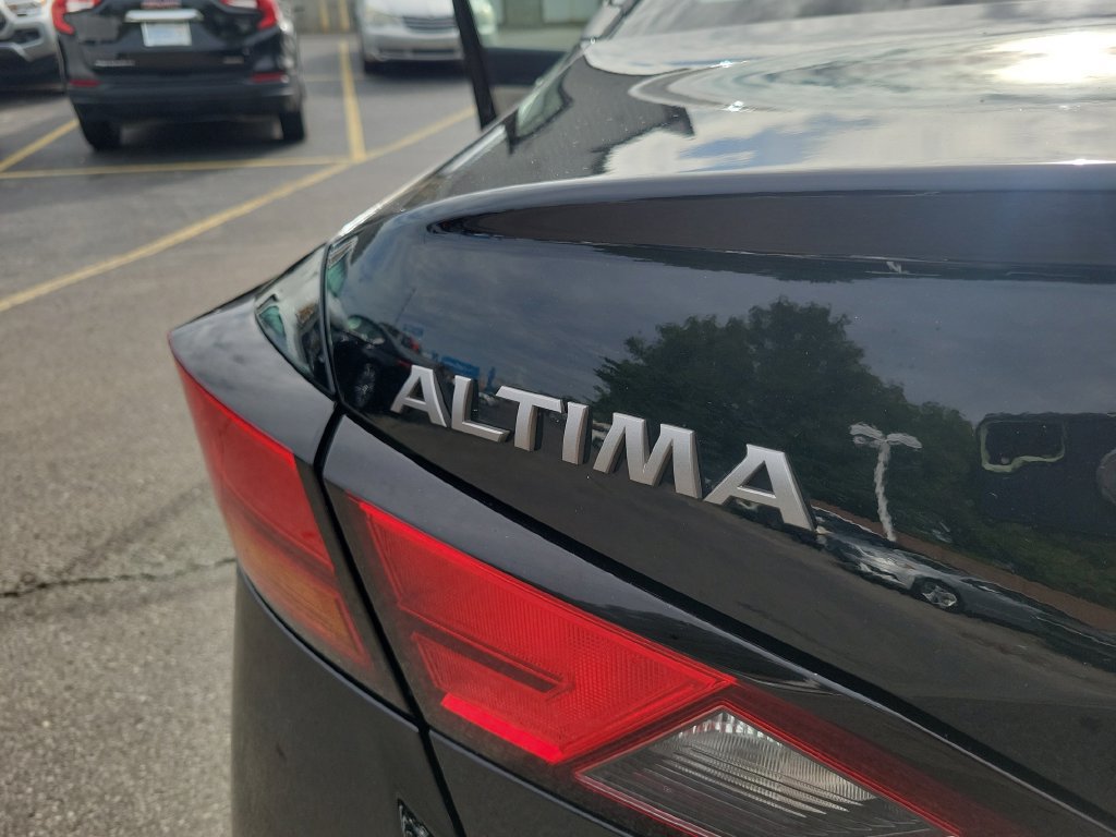 Used 2025 Nissan Altima 2.5 SV FWD image 11