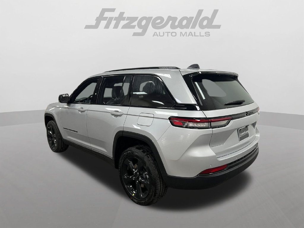 New 2025 Jeep Grand Cherokee Altitude RWD image 8