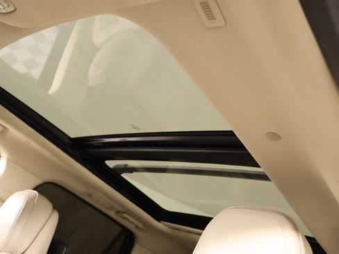 Used 2019 Lincoln Navigator Reserve AWD/4WD image 17