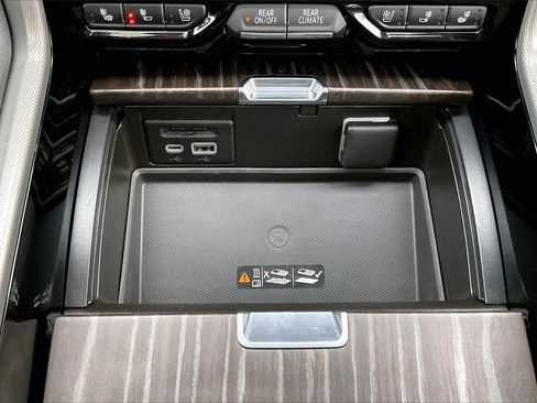 Used 2021 GMC Yukon Denali image 16