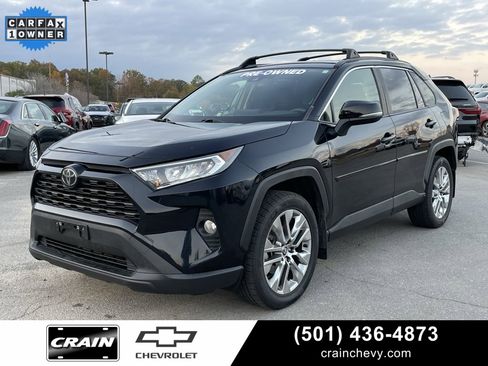 Used 2021 Toyota RAV4 XLE Premium image 3