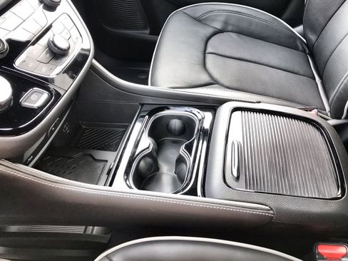 New 2026 Chrysler Pacifica Limited w/ Uconnect Theater Family Group image 21