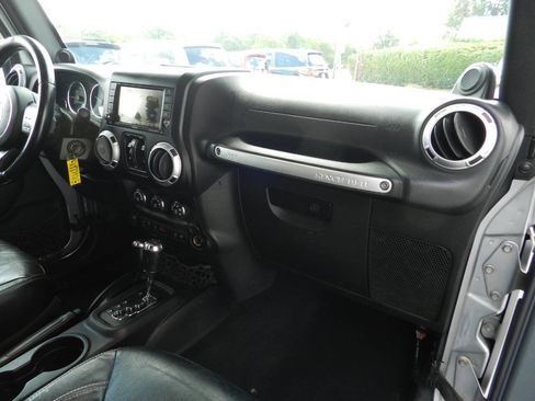 Used 2013 Jeep Wrangler Unlimited Sahara w/ Connectivity Group image 13