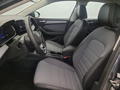 Used 2025 Volkswagen Jetta SE FWD image 17