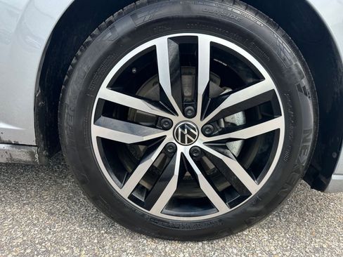 Used 2025 Volkswagen Jetta SE image 29