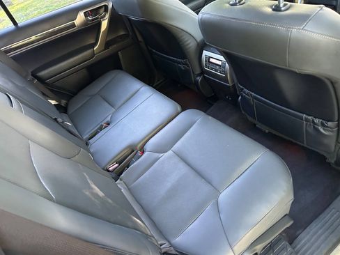 Used 2020 Lexus GX 460 Premium w/ Premium Package AWD/4WD image 32