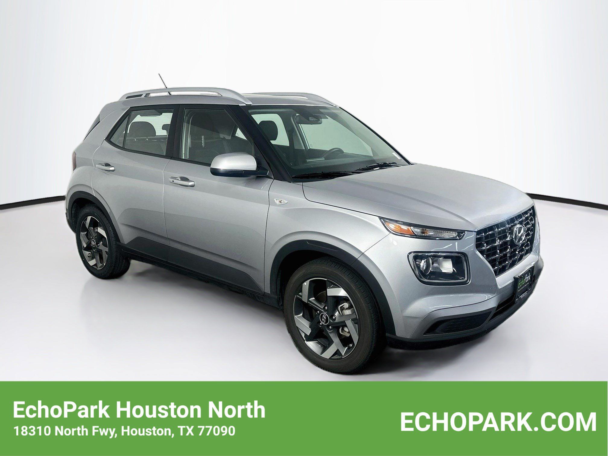 Used 2025 Hyundai Venue SEL FWD image 1