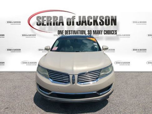 Used 2016 Lincoln MKX Reserve w/ Technology Package FWD image 3