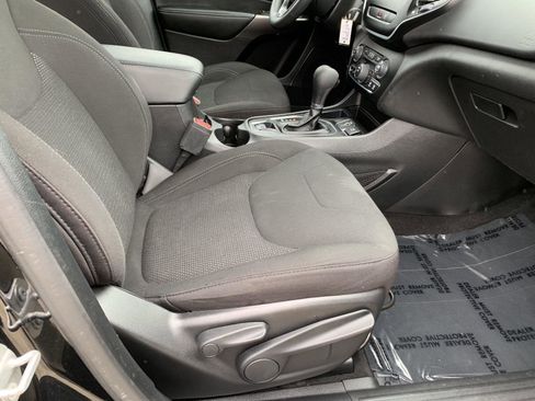 Used 2021 Jeep Cherokee Latitude image 35