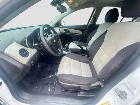 Used 2015 Chevrolet Cruze LS image 18