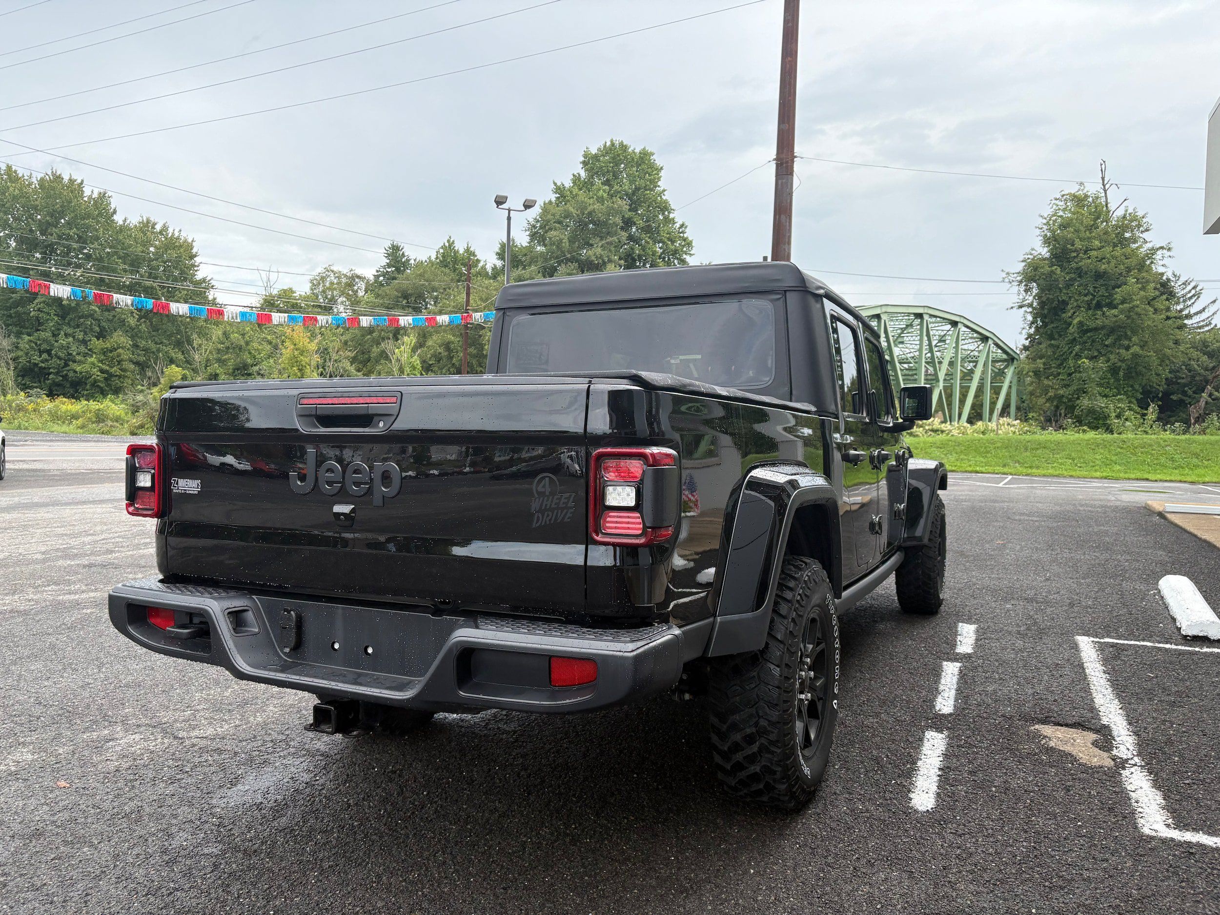 Certified 2025 Jeep Gladiator Sport AWD/4WD image 7
