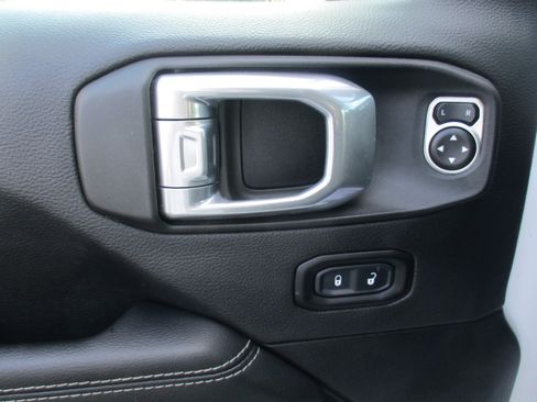 Used 2021 Jeep Wrangler Unlimited Rubicon AWD/4WD image 39