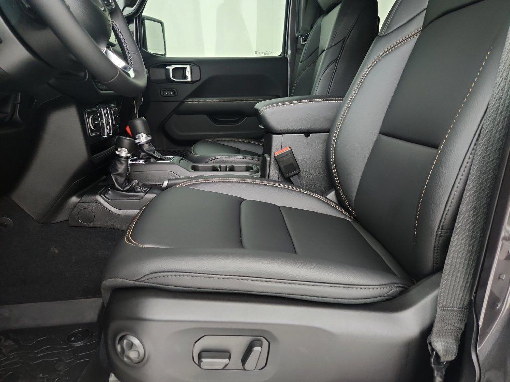 New 2026 Jeep Wrangler Unlimited Sahara AWD/4WD image 19