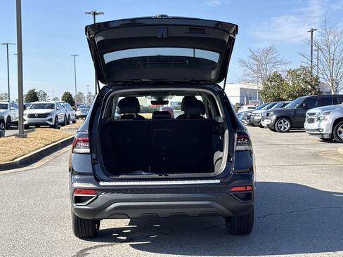 New 2026 Volkswagen Taos SE FWD image 15