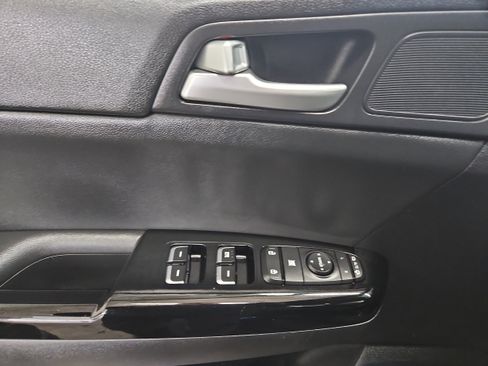 Used 2020 Kia Sportage EX image 8