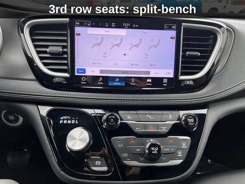 Used 2025 Chrysler Pacifica Select FWD image 26