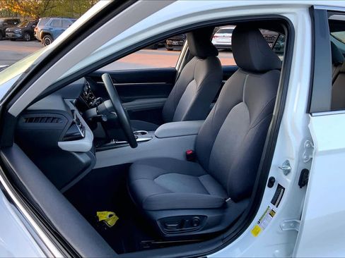 Used 2024 Toyota Camry LE w/ Convenience Package image 8