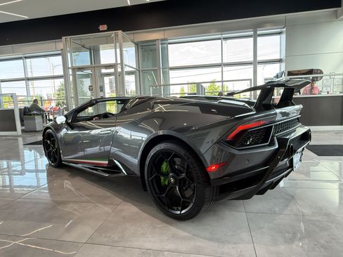 Used 2019 Lamborghini Huracan Performante AWD/4WD image 6