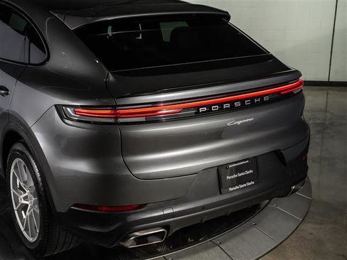 Certified 2025 Porsche Cayenne Coupe image 32