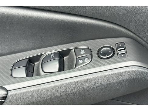 Used 2024 Nissan Altima 2.5 SV FWD image 12