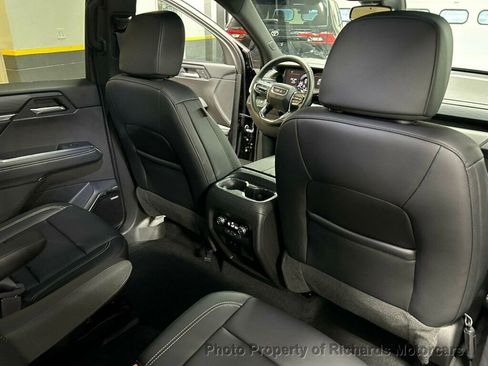 Used 2025 GMC Acadia Elevation w/ Elevation Premium Package image 26