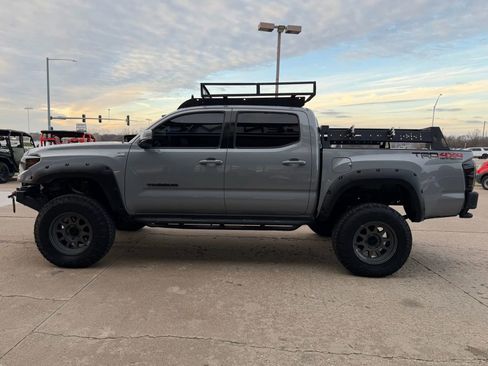 Used 2018 Toyota Tacoma TRD Off-Road image 5