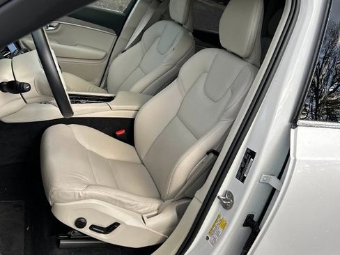 Certified 2024 Volvo XC90 T8 Plus image 16