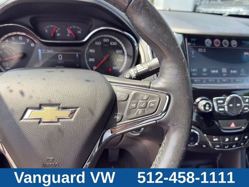 Used 2018 Chevrolet Cruze Premier FWD image 18