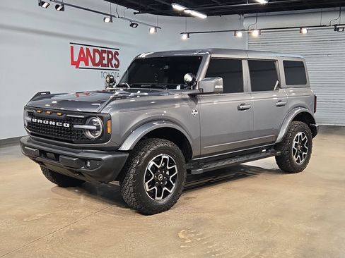 Used 2024 Ford Bronco Outer Banks AWD/4WD image 3