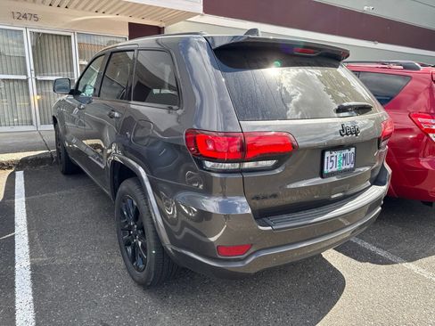 Used 2021 Jeep Grand Cherokee Laredo X AWD/4WD image 3