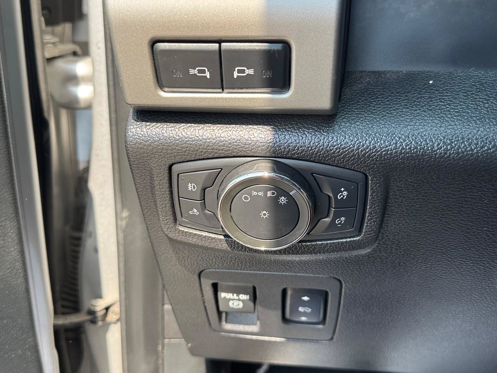 Used 2018 Ford F150 Lariat w/ Equipment Group 502A Luxury AWD/4WD image 16