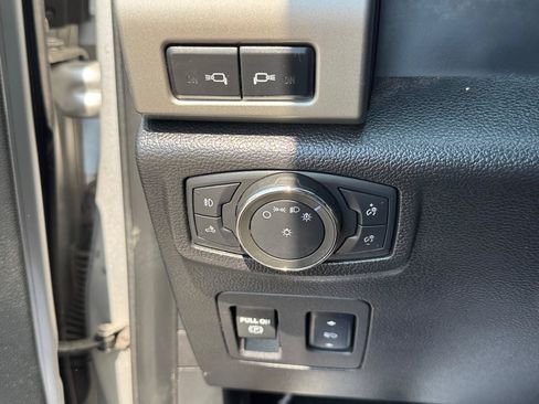 Used 2018 Ford F150 Lariat w/ Equipment Group 502A Luxury AWD/4WD image 16