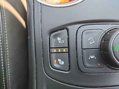 Used 2024 GMC Terrain SLT AWD/4WD image 34