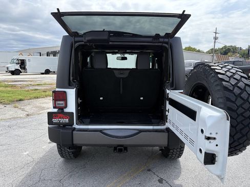 Used 2017 Jeep Wrangler Sport image 9