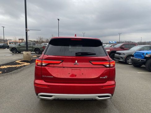 Used 2024 Mitsubishi Outlander 4WD Plug-In Hybrid image 3