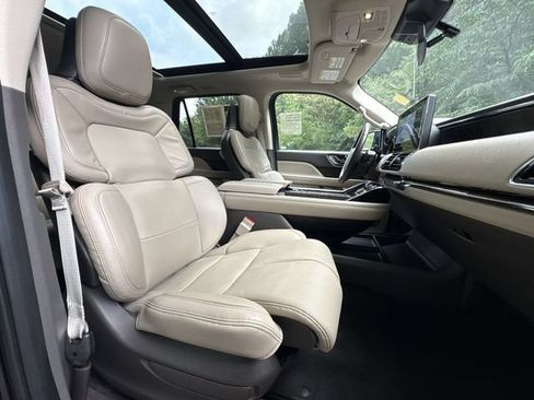 Certified 2022 Lincoln Navigator Reserve AWD/4WD image 27