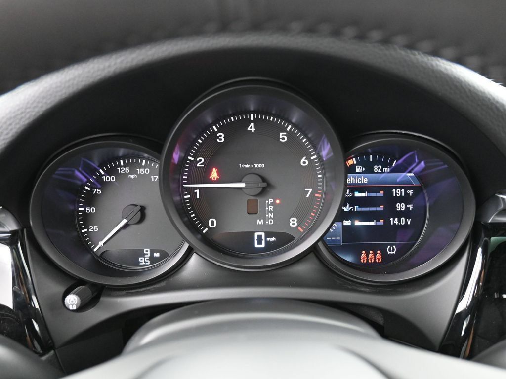 Certified 2026 Porsche Macan AWD/4WD image 18