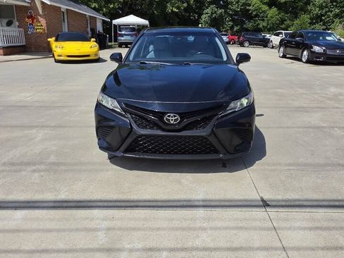 Used 2019 Toyota Camry SE w/ Convenience Package FWD image 9