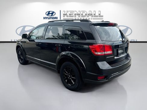 Used 2019 Dodge Journey SE w/ Connectivity Group FWD image 4