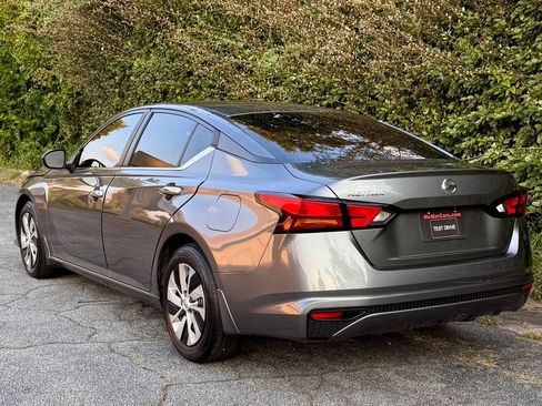 Used 2022 Nissan Altima 2.5 S image 2